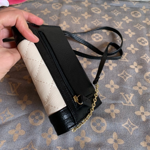 APT.9 mini cross body wallet π€β€οΈ - Picture 4 of 5